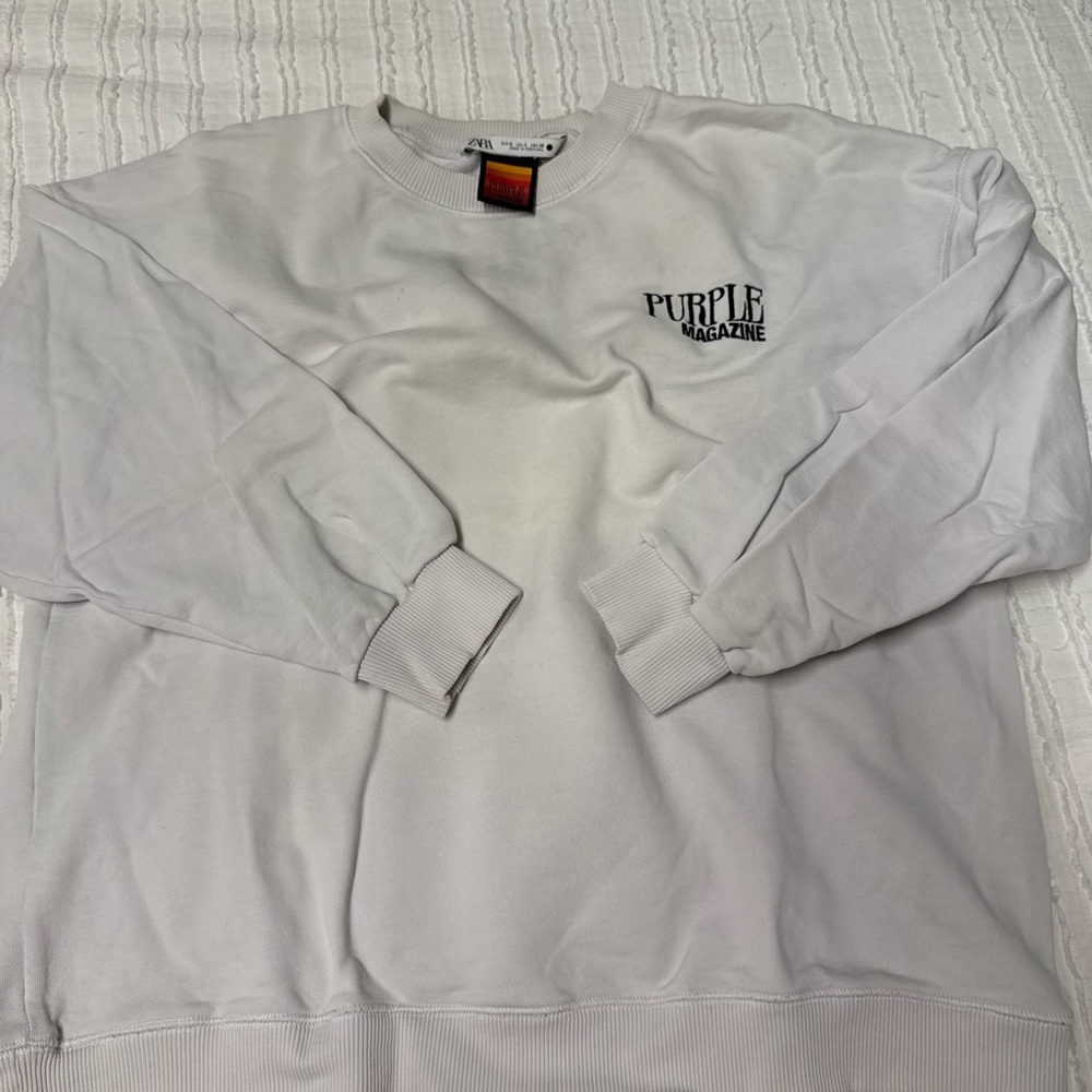 White Crewneck Sweater with Ribbed Cuffs